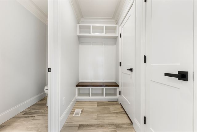 23 County Rd, Burlington, MA 01803