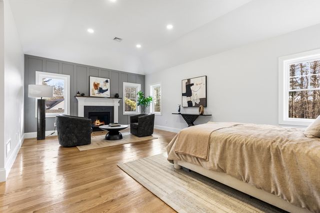 23 County Rd, Burlington, MA 01803