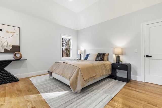 23 County Rd, Burlington, MA 01803