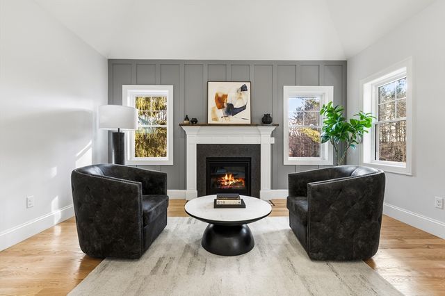 23 County Rd, Burlington, MA 01803