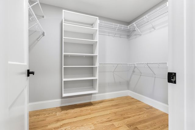 23 County Rd, Burlington, MA 01803