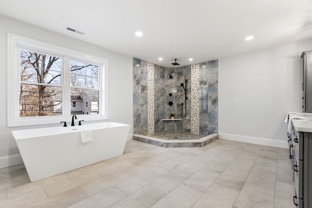 23 County Rd, Burlington, MA 01803