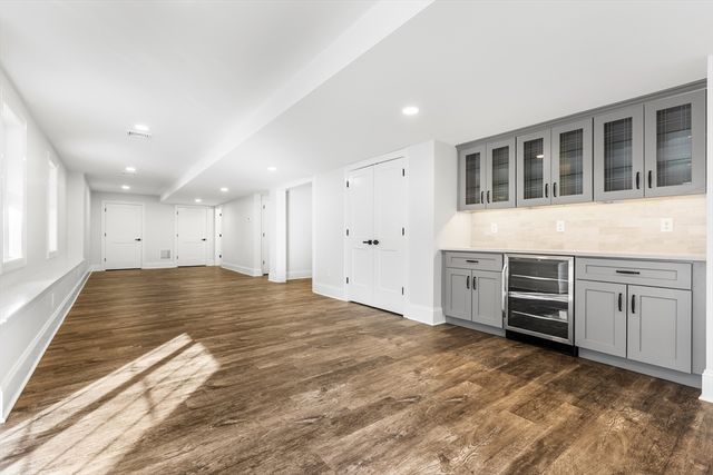 23 County Rd, Burlington, MA 01803