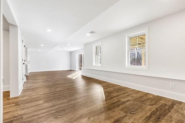 23 County Rd, Burlington, MA 01803