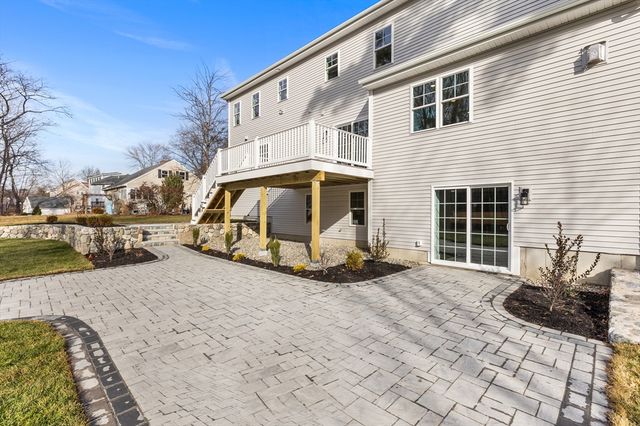 23 County Rd, Burlington, MA 01803