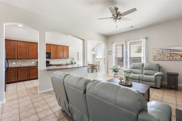 1009 Prairie Heights Drive, Fort Worth, TX 76108