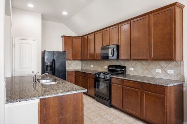 1009 Prairie Heights Drive, Fort Worth, TX 76108