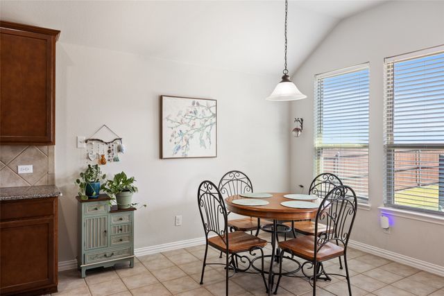1009 Prairie Heights Drive, Fort Worth, TX 76108