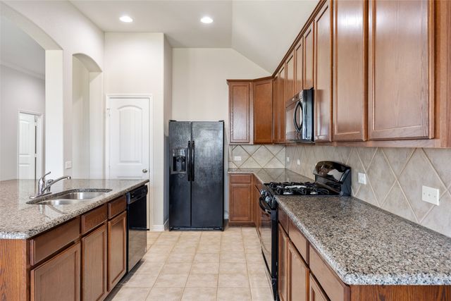 1009 Prairie Heights Drive, Fort Worth, TX 76108