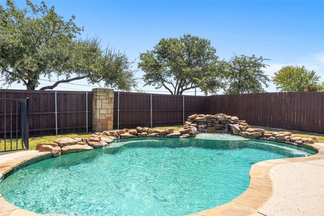 1009 Prairie Heights Drive, Fort Worth, TX 76108
