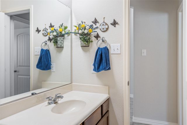 1009 Prairie Heights Drive, Fort Worth, TX 76108