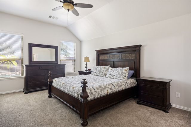 1009 Prairie Heights Drive, Fort Worth, TX 76108