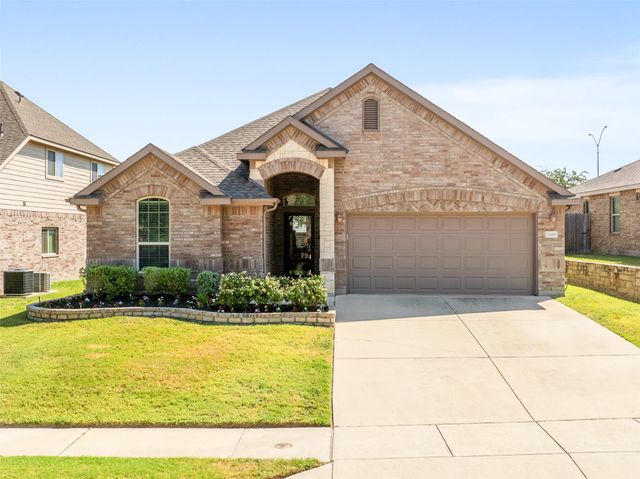 1009 Prairie Heights Drive, Fort Worth, TX 76108