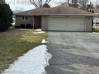 1848 Maddy Lane, Keego Harbor, MI 48320