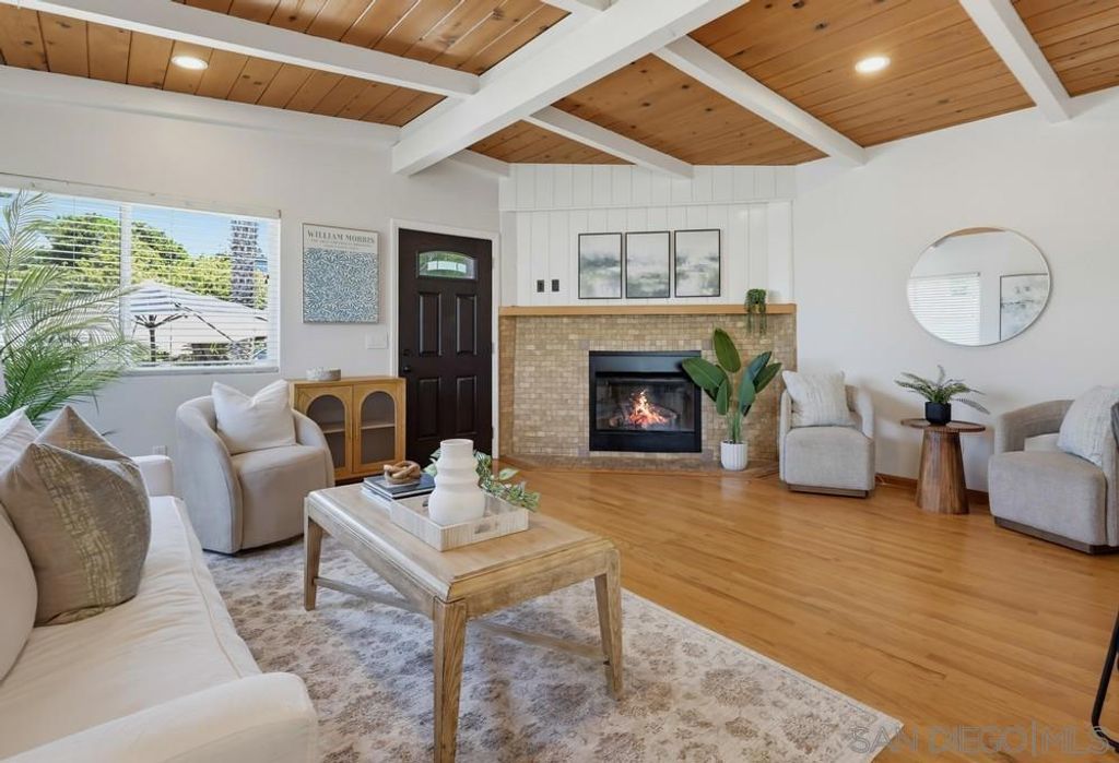 Image 10 of property listing at 4563 Narragansett Avenue, San Diego, CA 92107