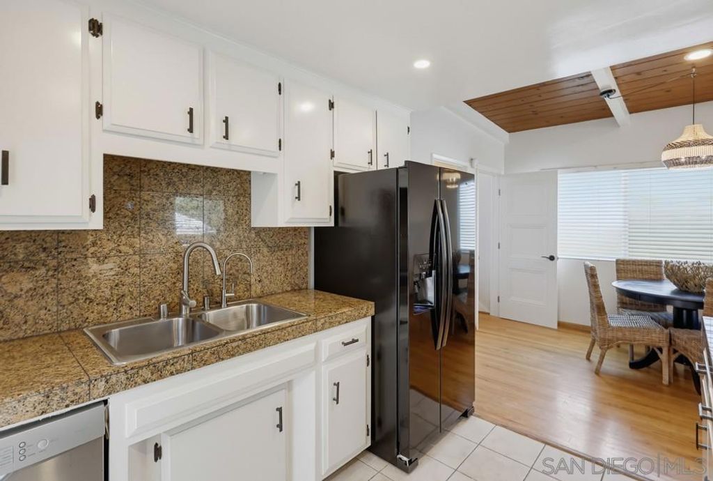 Image 16 of property listing at 4563 Narragansett Avenue, San Diego, CA 92107