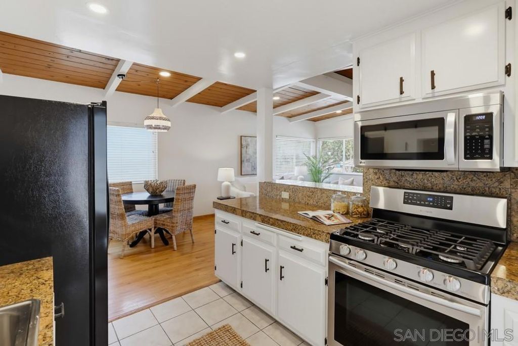 Image 17 of property listing at 4563 Narragansett Avenue, San Diego, CA 92107