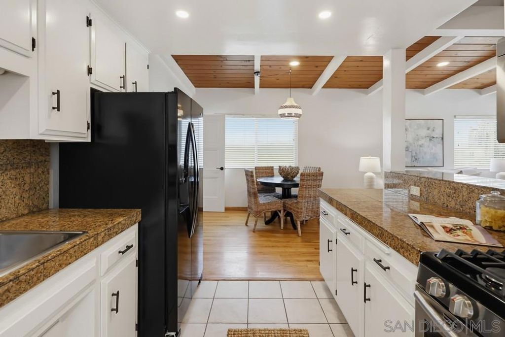 Image 18 of property listing at 4563 Narragansett Avenue, San Diego, CA 92107