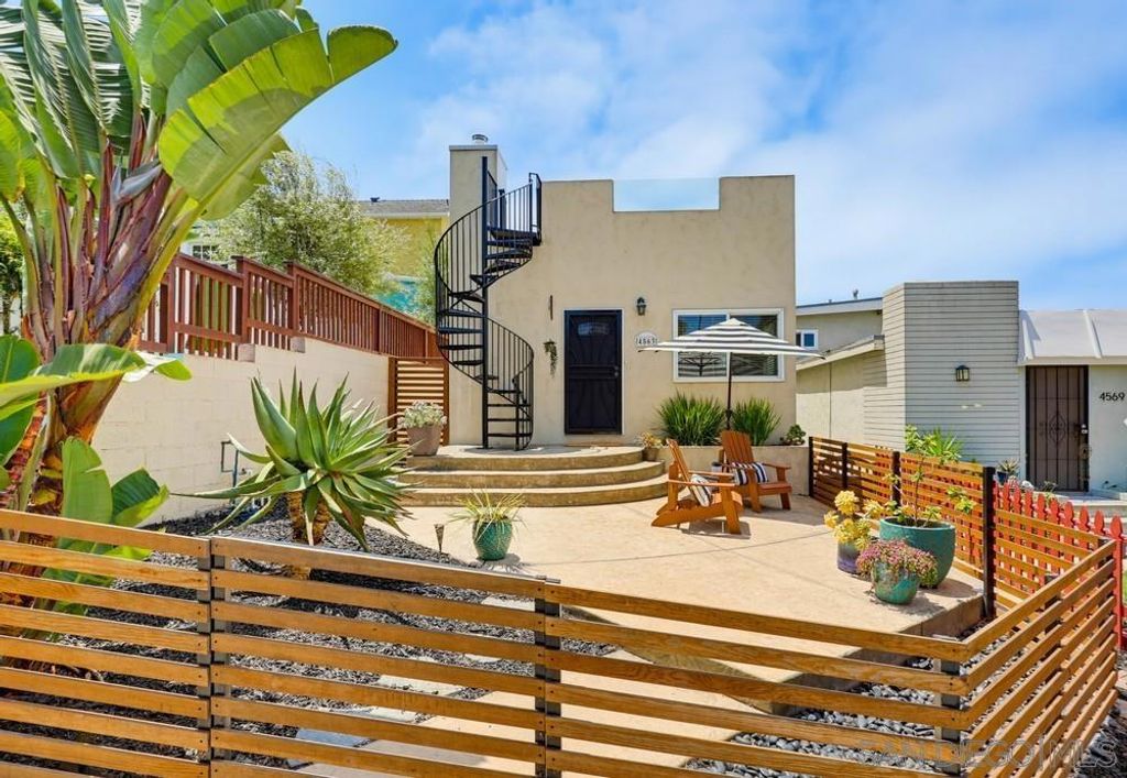 Image 2 of property listing at 4563 Narragansett Avenue, San Diego, CA 92107