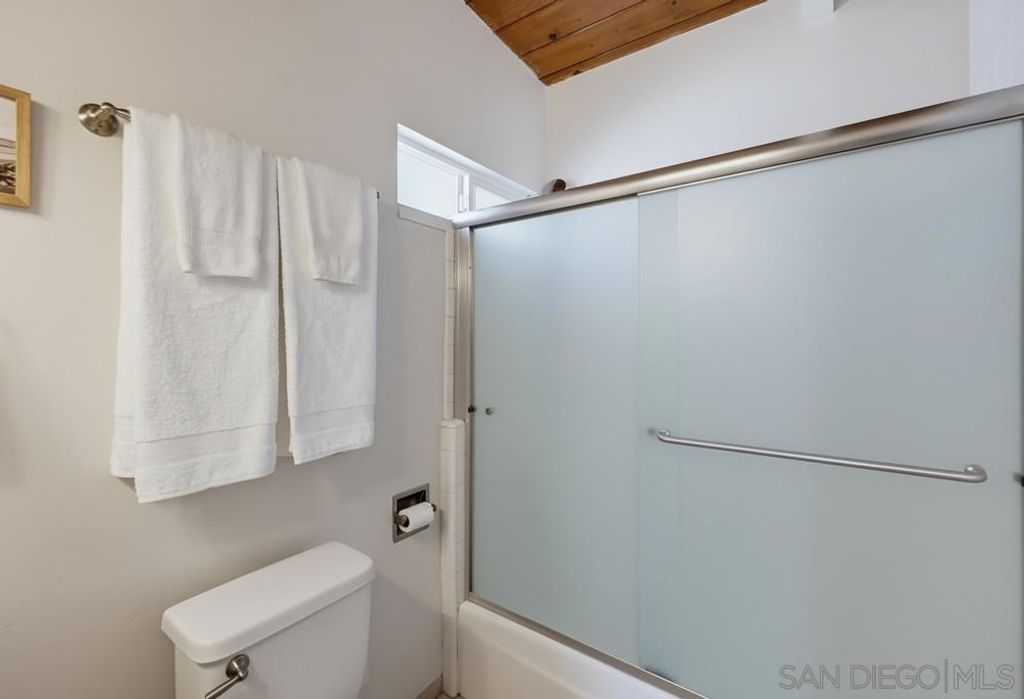 Image 34 of property listing at 4563 Narragansett Avenue, San Diego, CA 92107