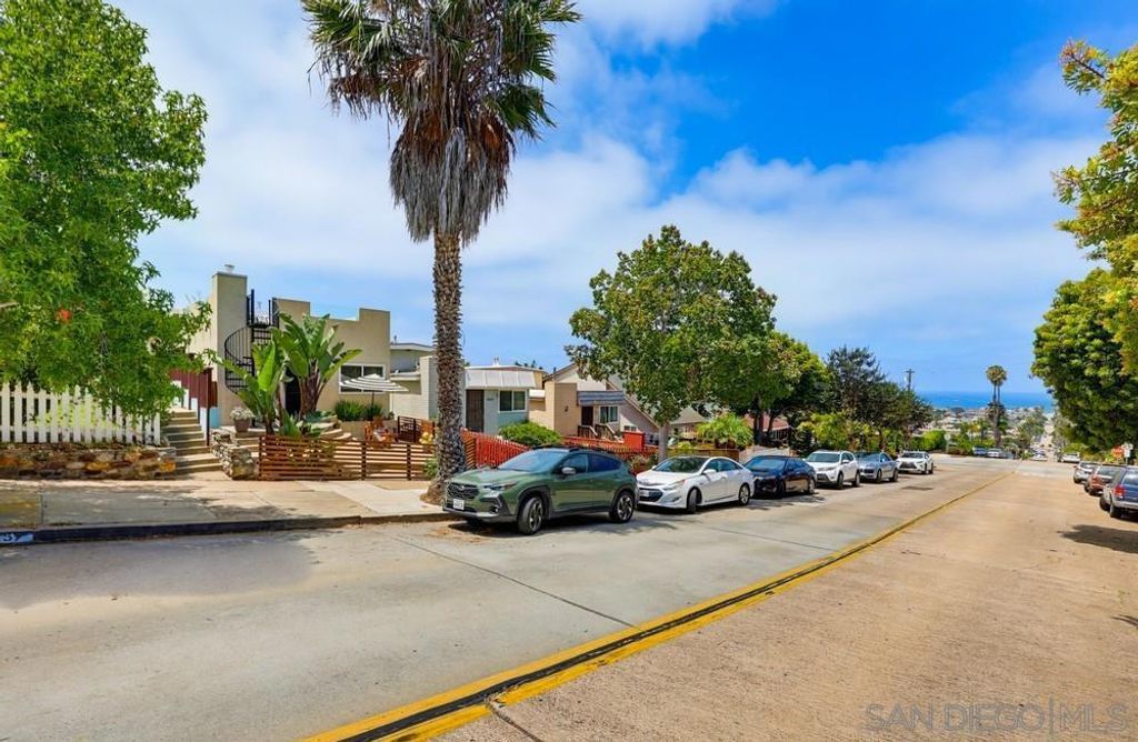 Image 68 of property listing at 4563 Narragansett Avenue, San Diego, CA 92107