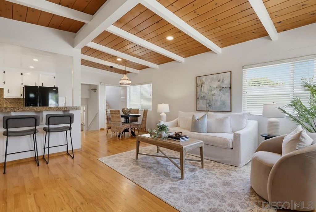 Image 7 of property listing at 4563 Narragansett Avenue, San Diego, CA 92107