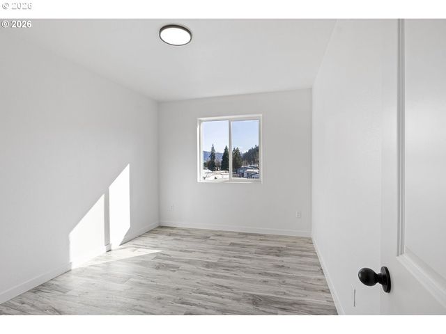 172 ALLISON Ave, Sutherlin, OR 97479