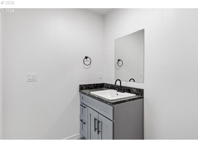 172 ALLISON Ave, Sutherlin, OR 97479