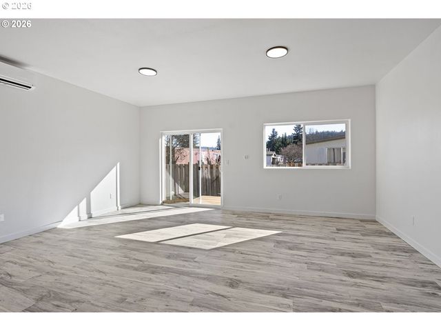 172 ALLISON Ave, Sutherlin, OR 97479