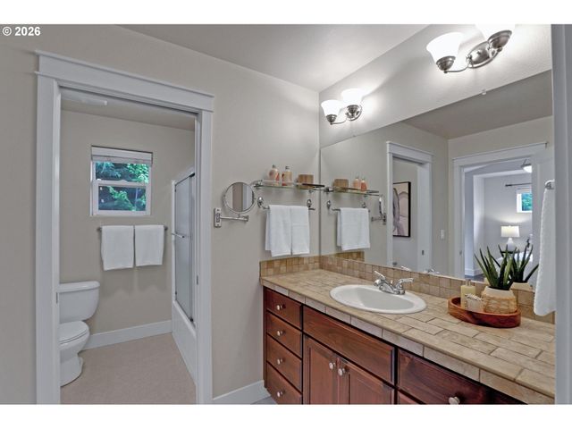 10533 Ne AVERY Way, Hillsboro, OR 97006