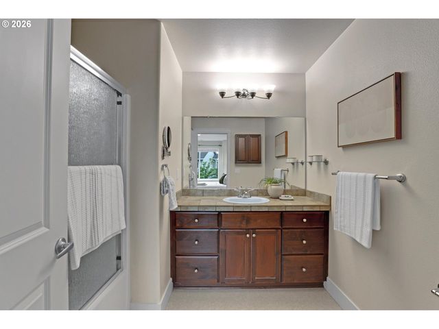10533 Ne AVERY Way, Hillsboro, OR 97006
