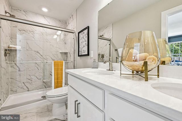 112 BOWERS ST, Stephens City, VA 22655