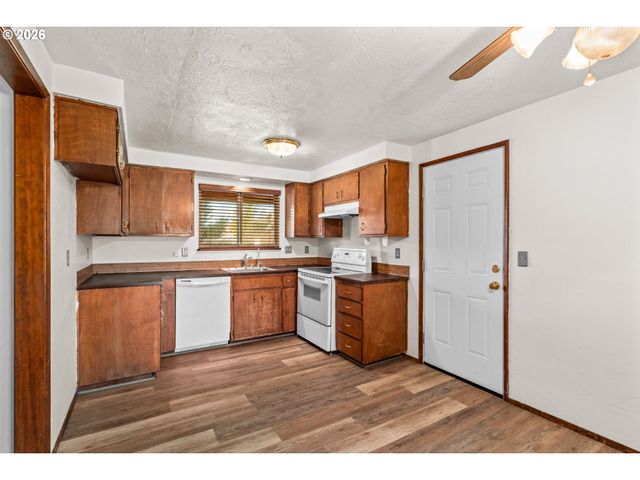 1625 S BERTELSEN Rd, Eugene, OR 97402