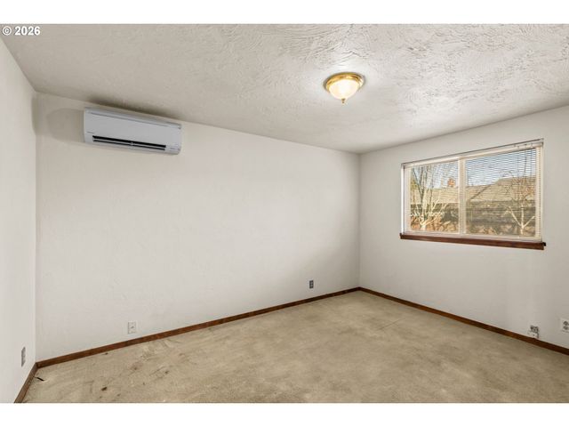 1625 S BERTELSEN Rd, Eugene, OR 97402