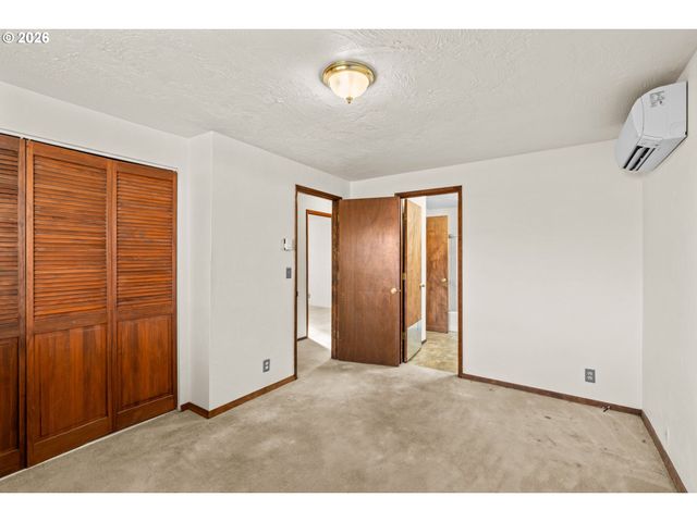 1625 S BERTELSEN Rd, Eugene, OR 97402