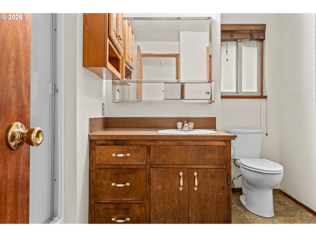 1625 S BERTELSEN Rd, Eugene, OR 97402