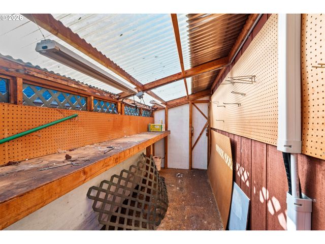 1625 S BERTELSEN Rd, Eugene, OR 97402