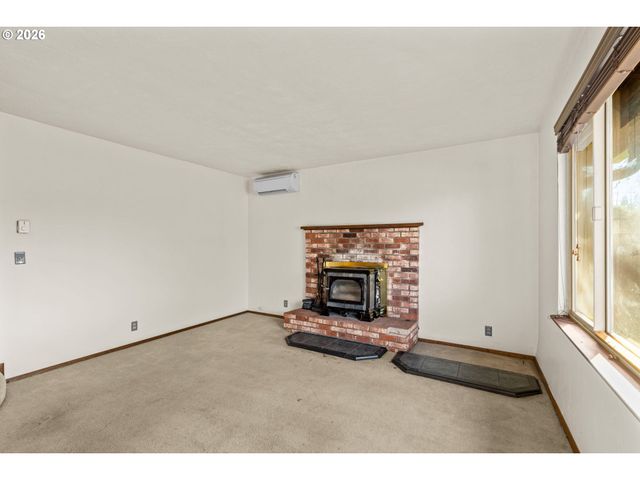 1625 S BERTELSEN Rd, Eugene, OR 97402