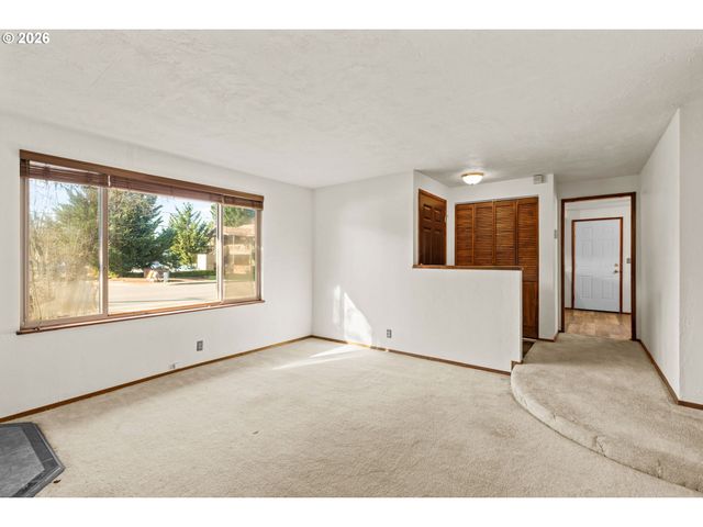 1625 S BERTELSEN Rd, Eugene, OR 97402