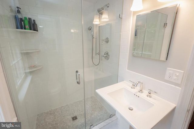 5205 ABINGDON RD, Bethesda, MD 20816