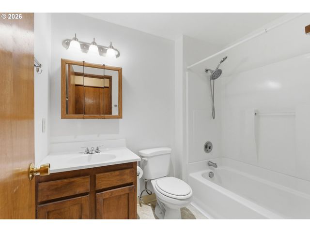 14845 Nw HUNTERS Dr, Beaverton, OR 97006