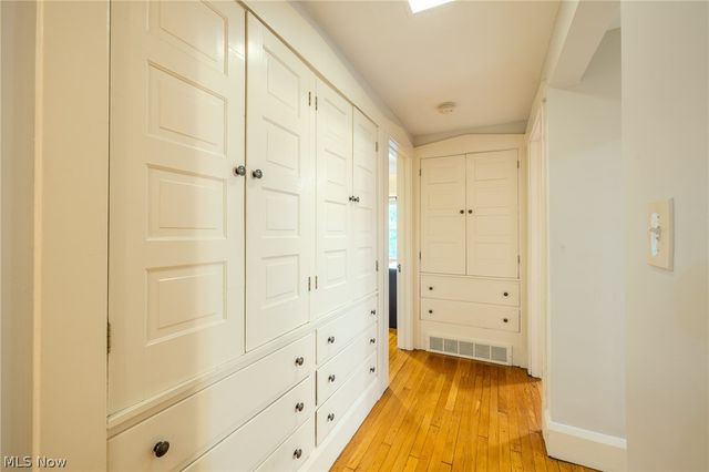 2472 Overlook Road, Cleveland Heights, OH 44106