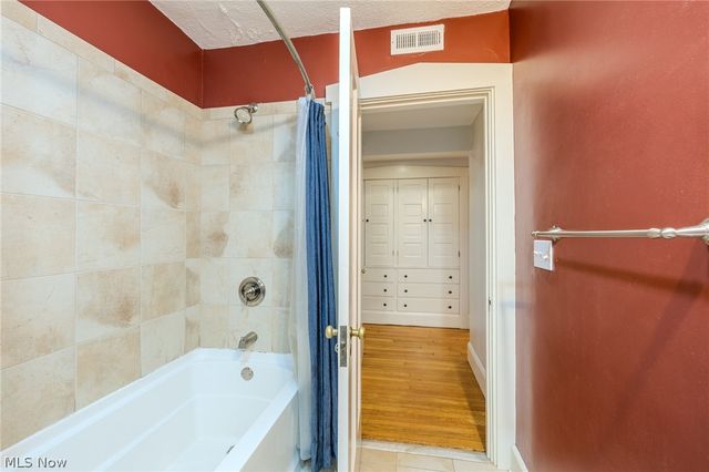 2472 Overlook Road, Cleveland Heights, OH 44106