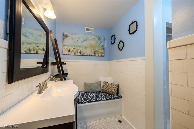 2472 Overlook Road, Cleveland Heights, OH 44106