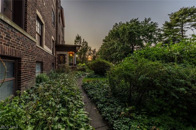 2472 Overlook Road, Cleveland Heights, OH 44106