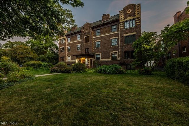 2472 Overlook Road, Cleveland Heights, OH 44106