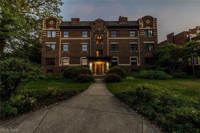 2472 Overlook Road, Cleveland Heights, OH 44106