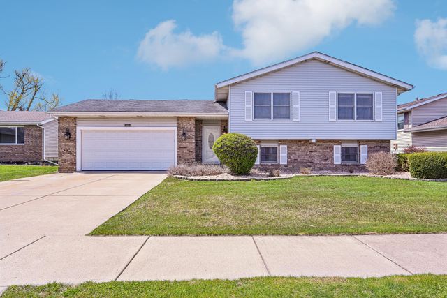 2806 Painted Leaf Drive, Crown Point, IN 46307