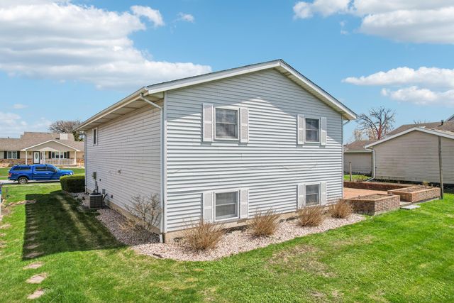 2806 Painted Leaf Drive, Crown Point, IN 46307