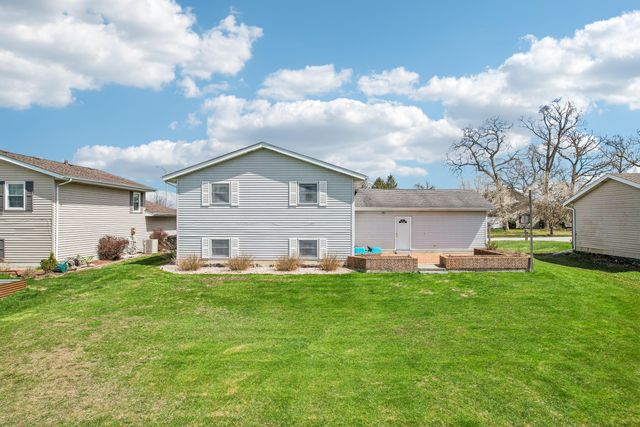2806 Painted Leaf Drive, Crown Point, IN 46307